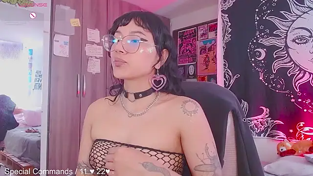 Snapshot of melissahowl chatting on 11-10-25, 05:56 melissahowl online show from 11-10-25, 05:56