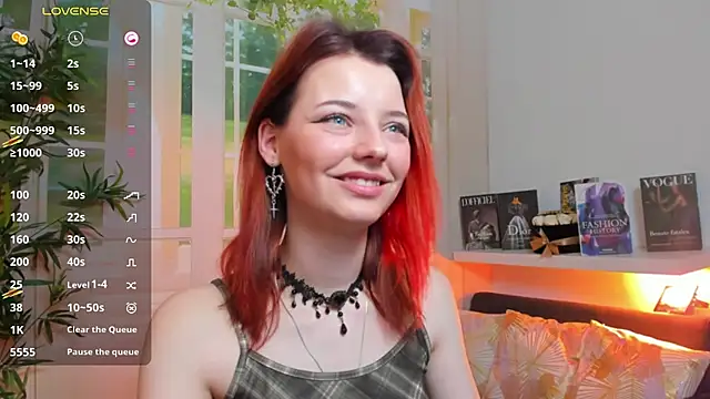 pretty little thing online show from 02-14-25, 10:47