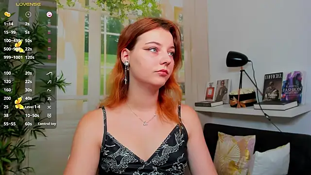 Snapshot of pretty_little_thing chatting on 09-10-25, 12:05 pretty little thing online show from 09-10-25, 12:05