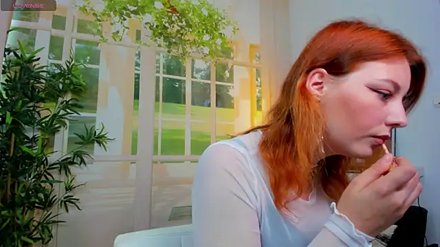 pretty little thing online show from 10-05-25, 01:09