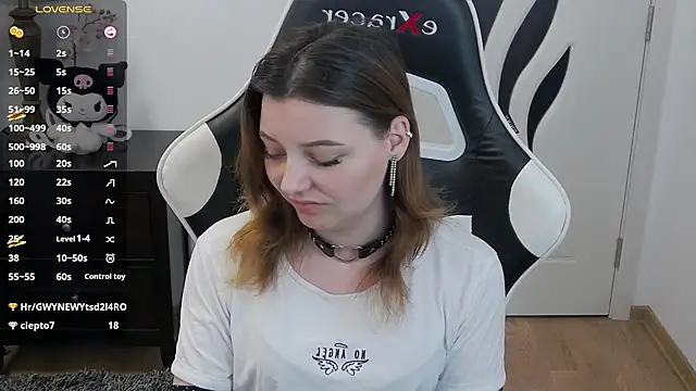 Snapshot of pretty_little_thing chatting on 05-31-26, 06:31 pretty little thing online show from 05-31-26, 06:31