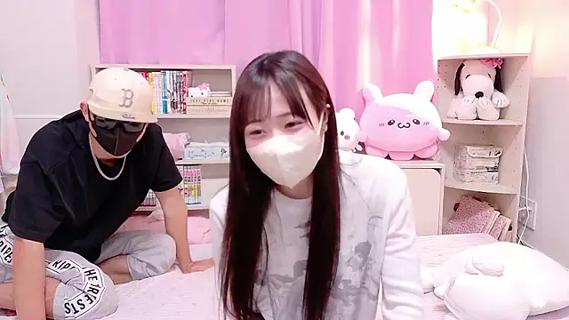 Snapshot of Mia--meow chatting on 10-06-25, 01:19 Mia--meow online show from 10-06-25, 01:19