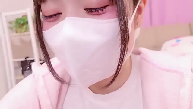 Snapshot of Mia--meow chatting on 10-28-25, 01:36 Mia--meow online show from 10-28-25, 01:36