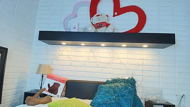 Snapshot of HannaBrave chatting on 03-05-25, 12:33 HannaBrave online show from 03-05-25, 12:33