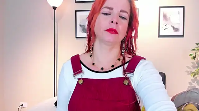 Snapshot of HannaBrave chatting on 03-12-26, 07:31 HannaBrave online show from 03-12-26, 07:31