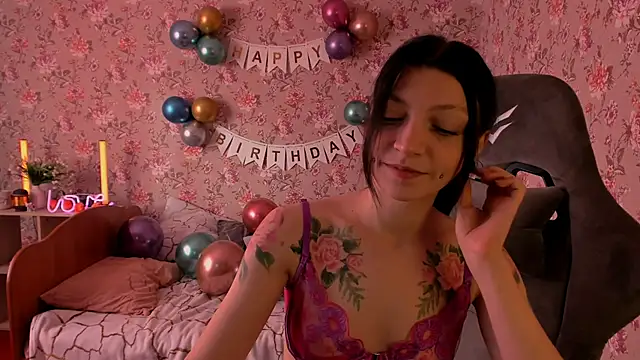 Snapshot of Lolly_Haze chatting on 11-23-25, 04:12 Lolly Haze online show from 11-23-25, 04:12