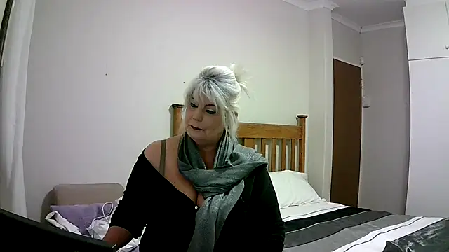 Miahotmilf online show from 12-31-24, 09:50