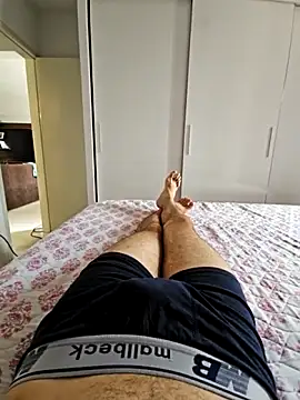 Snapshot of matheus387 chatting on 10-27-25, 04:44 matheus387 online show from 10-27-25, 04:44