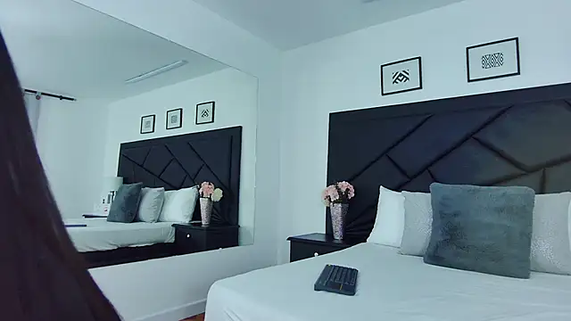 SophieCarther online show from 01-28-25, 12:00