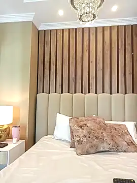 MonicaMoret online show from 02-08-25, 12:06