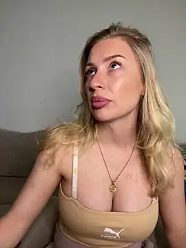 Snapshot of belle98 chatting on 05-18-26, 11:38 belle98 online show from 05-18-26, 11:38