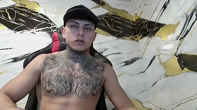 Snapshot of Kevin22_222 chatting on 01-08-25, 07:03 Kevin22 222 online show from 01-08-25, 07:03