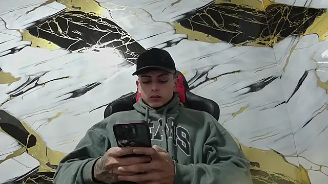 Snapshot of Kevin22_222 chatting on 01-09-25, 05:02 Kevin22 222 online show from 01-09-25, 05:02