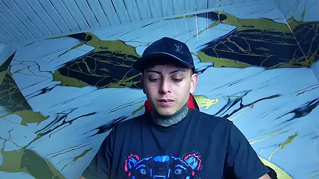 Snapshot of Kevin22_222 chatting on 01-26-25, 05:34 Kevin22 222 online show from 01-26-25, 05:34