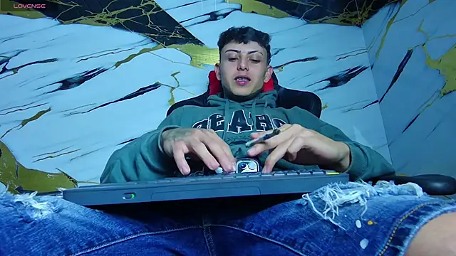 Snapshot of Kevin22_222 chatting on 02-09-25, 02:49 Kevin22 222 online show from 02-09-25, 02:49