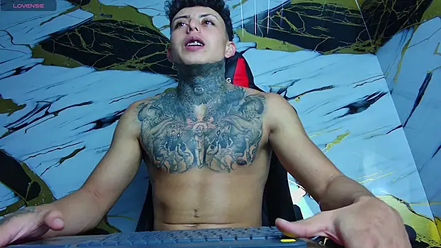 Snapshot of Kevin22_222 chatting on 02-10-25, 03:13 Kevin22 222 online show from 02-10-25, 03:13