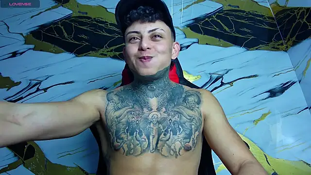 Snapshot of Kevin22_222 chatting on 03-03-25, 02:15 Kevin22 222 online show from 03-03-25, 02:15