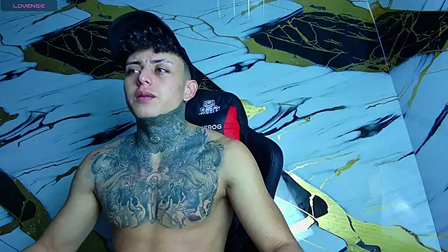 Snapshot of Kevin22_222 chatting on 03-17-25, 10:38 Kevin22 222 online show from 03-17-25, 10:38