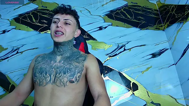 Snapshot of Kevin22_222 chatting on 03-18-25, 06:57 Kevin22 222 online show from 03-18-25, 06:57