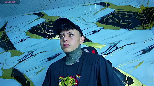 Snapshot of Kevin22_222 chatting on 03-18-25, 09:53 Kevin22 222 online show from 03-18-25, 09:53