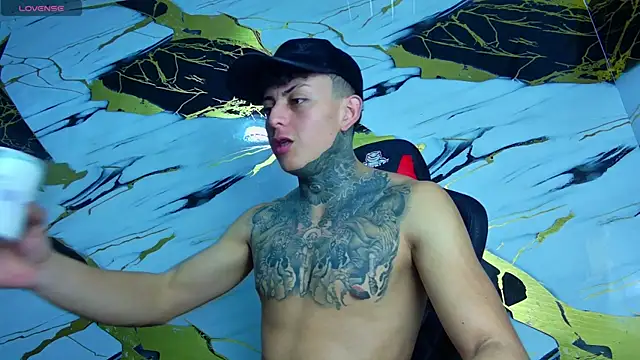 Snapshot of Kevin22_222 chatting on 03-20-25, 09:46 Kevin22 222 online show from 03-20-25, 09:46