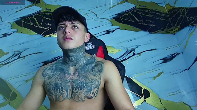 Snapshot of Kevin22_222 chatting on 03-23-25, 01:53 Kevin22 222 online show from 03-23-25, 01:53