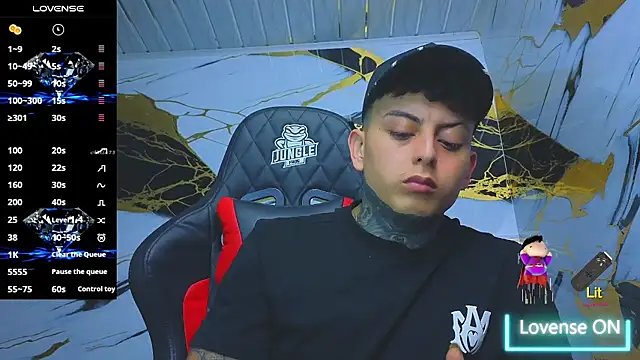 Snapshot of Kevin22_222 chatting on 09-18-25, 04:25 Kevin22 222 online show from 09-18-25, 04:25