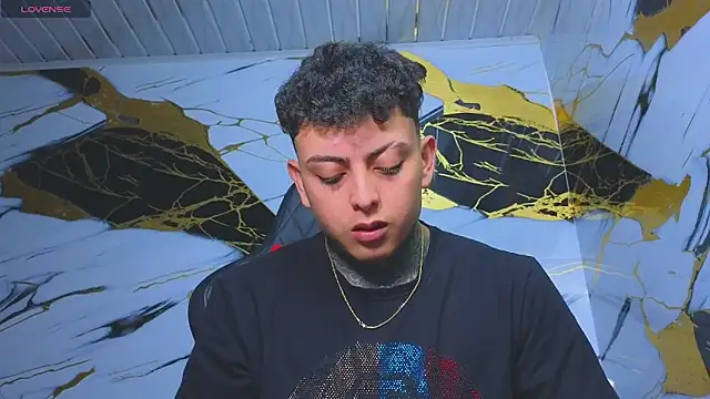 Snapshot of Kevin22_222 chatting on 10-03-25, 03:47 Kevin22 222 online show from 10-03-25, 03:47