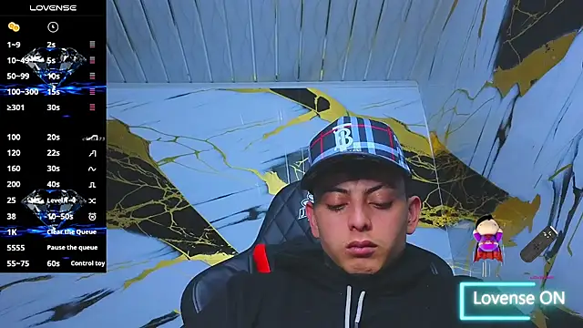 Snapshot of Kevin22_222 chatting on 10-13-25, 04:45 Kevin22 222 online show from 10-13-25, 04:45