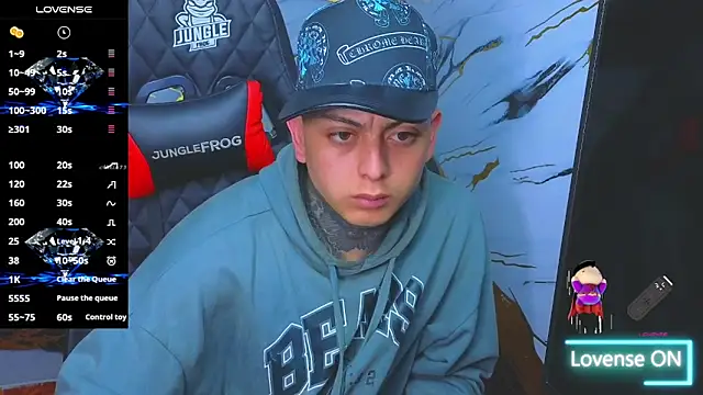 Snapshot of Kevin22_222 chatting on 11-14-25, 05:06 Kevin22 222 online show from 11-14-25, 05:06