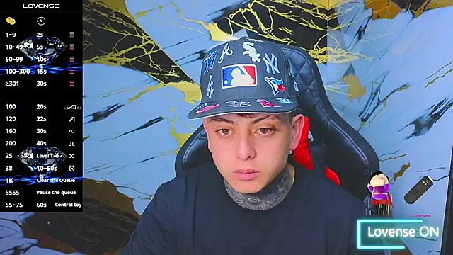 Snapshot of Kevin22_222 chatting on 11-19-25, 04:01 Kevin22 222 online show from 11-19-25, 04:01