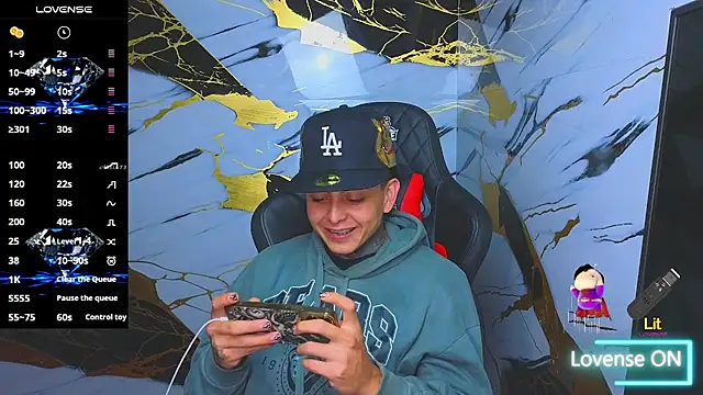 Snapshot of Kevin22_222 chatting on 11-21-25, 02:32 Kevin22 222 online show from 11-21-25, 02:32