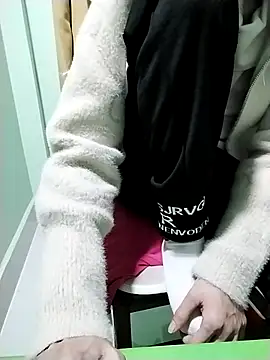 Luxcute286 online show from 02-22-25, 12:40