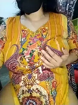 Snapshot of Tishani chatting on 03-10-26, 06:13 Tishani online show from 03-10-26, 06:13