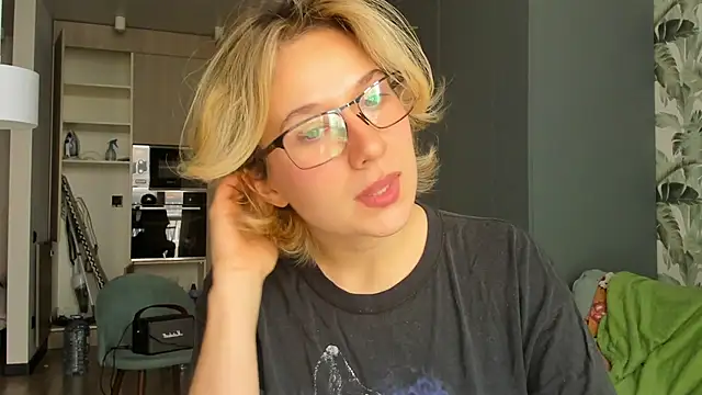 Snapshot of Lilith_lutherlow chatting on 01-16-26, 12:42 Lilith lutherlow online show from 01-16-26, 12:42