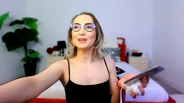 CharmingAnnie online show from 04-06-26, 06:31