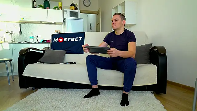 littlesweettifany online show from 12-18-24, 08:53