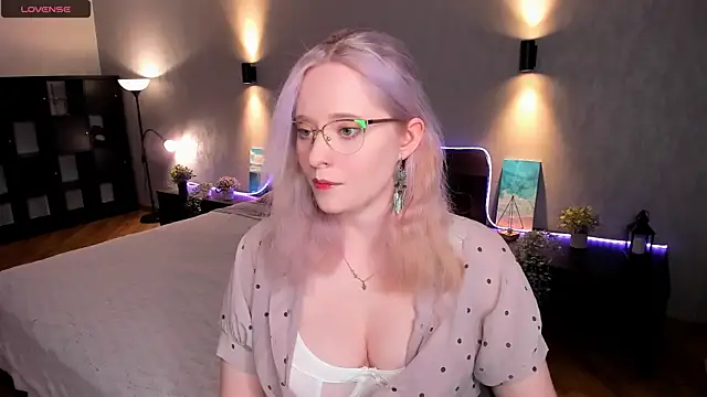 Aemilia  online show from 02-08-25, 07:04