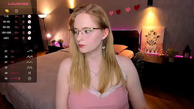 Aemilia  online show from 09-21-25, 06:15