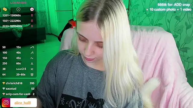 Snapshot of Alice_Halle chatting on 12-08-24, 07:11 Alice Halle online show from 12-08-24, 07:11