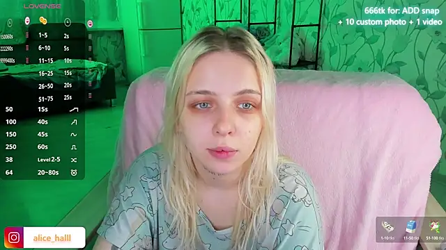 Snapshot of Alice_Halle chatting on 12-10-24, 03:44 Alice Halle online show from 12-10-24, 03:44