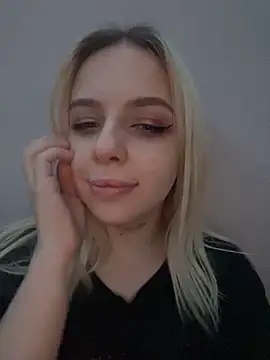 Snapshot of Alice_Halle chatting on 12-14-24, 12:55 Alice Halle online show from 12-14-24, 12:55