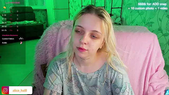 Snapshot of Alice_Halle chatting on 12-15-24, 03:56 Alice Halle online show from 12-15-24, 03:56
