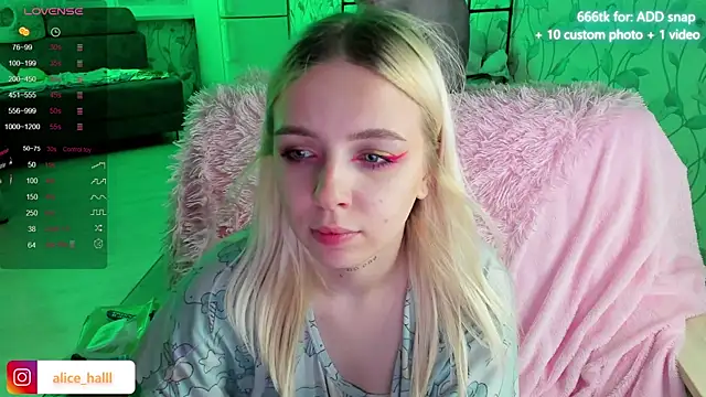 Snapshot of Alice_Halle chatting on 12-15-24, 10:28 Alice Halle online show from 12-15-24, 10:28