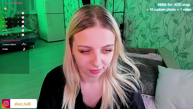 Snapshot of Alice_Halle chatting on 01-03-25, 08:54 Alice Halle online show from 01-03-25, 08:54