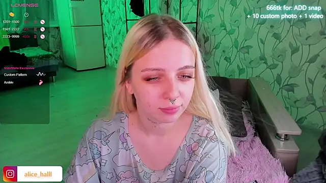 Snapshot of Alice_Halle chatting on 01-04-25, 09:20 Alice Halle online show from 01-04-25, 09:20