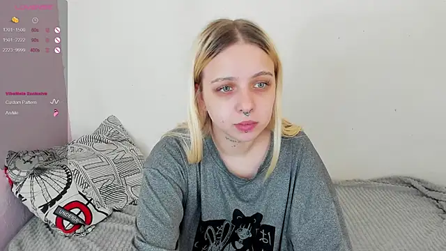 Snapshot of Alice_Halle chatting on 01-18-25, 10:28 Alice Halle online show from 01-18-25, 10:28