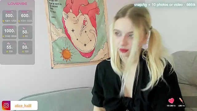Snapshot of Alice_Halle chatting on 03-04-25, 05:11 Alice Halle online show from 03-04-25, 05:11