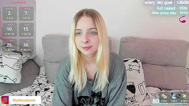 Snapshot of Alice_Halle chatting on 03-09-25, 06:54 Alice Halle online show from 03-09-25, 06:54