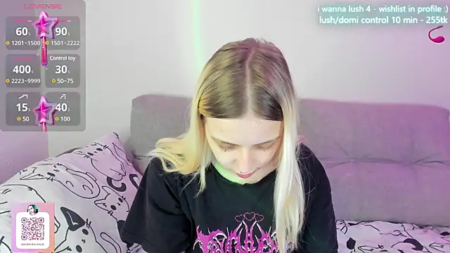 Snapshot of Alice_Halle chatting on 03-13-25, 02:38 Alice Halle online show from 03-13-25, 02:38